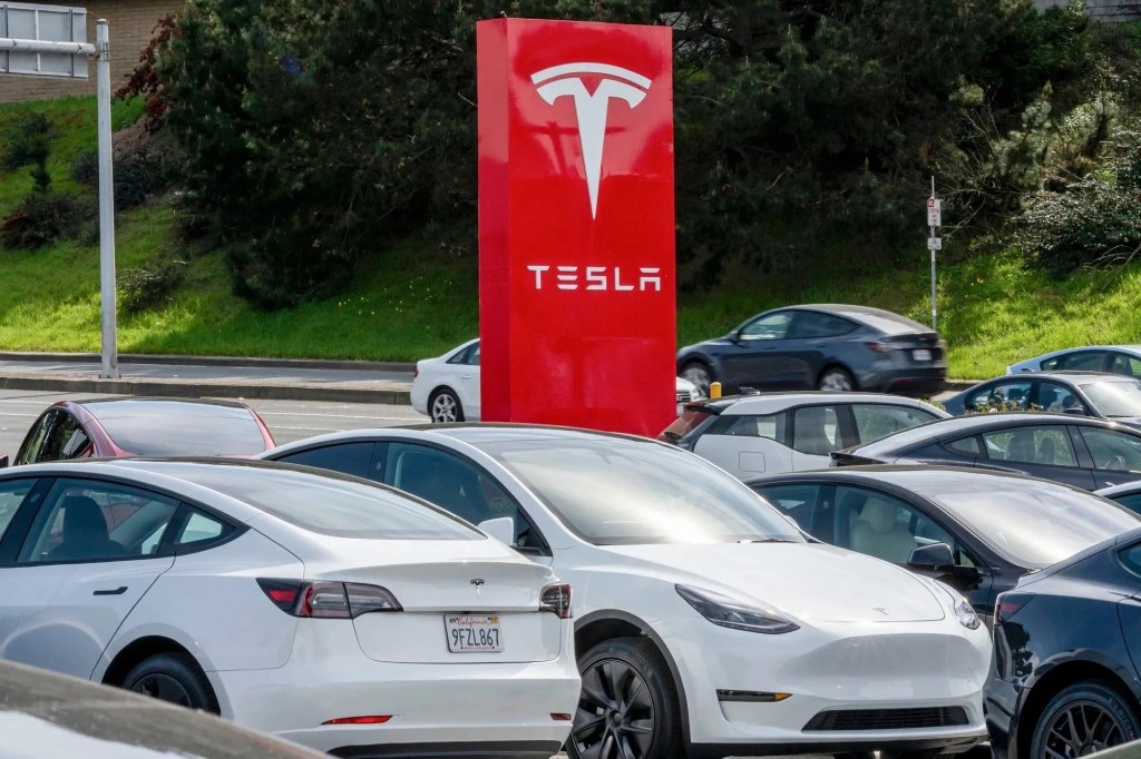 Tesla Stock Surges 9.8%: Regulatory Changes and New Models Boost Investor&nbsp;Optimism